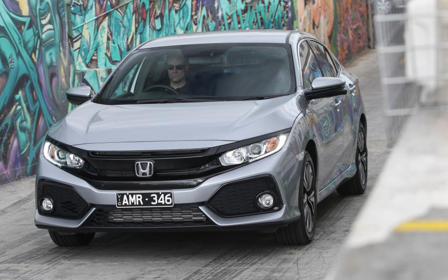  Honda Civic VTi-L Hatchback 2017 года  (AU) (фото 16 из 40)